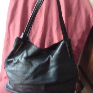 VINCE CAMUTO Purse Shoulder Bag Genuine Black Leather 3 Sectional Gold Details
